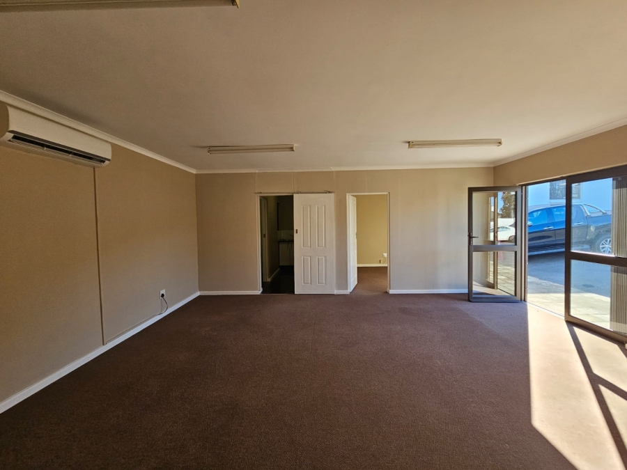 To Let commercial Property for Rent in Vincent Eastern Cape